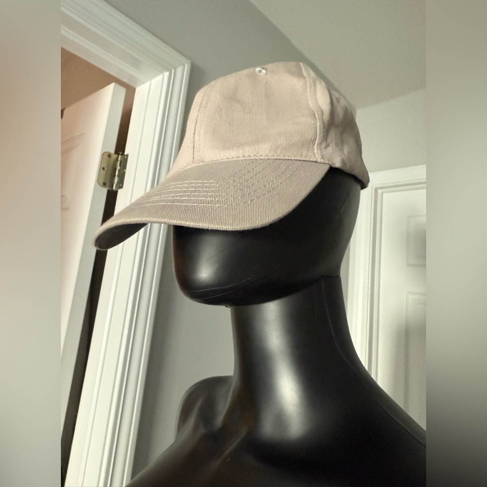 Grey/taupe hat
